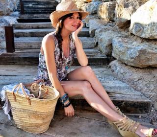 Mar Saura feet photo thumbnail
