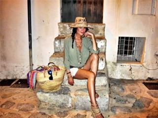 Mar Saura feet photo thumbnail