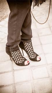 Mar Saura feet photo thumbnail