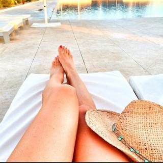 Mar Saura feet photo thumbnail