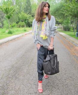 Mar Saura feet photo thumbnail