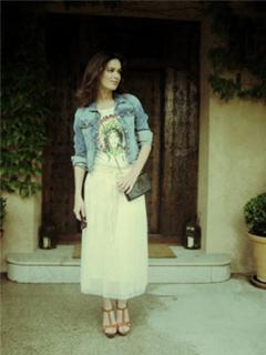 Mar Saura feet photo thumbnail