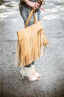 Mar Saura feet photo thumbnail