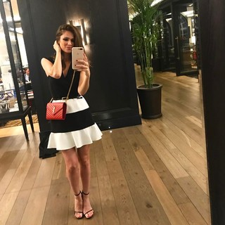 Mar Saura feet photo thumbnail