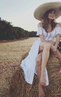 Mar Saura feet photo thumbnail