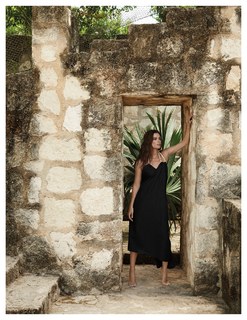 Mar Saura feet photo thumbnail