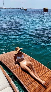 Mar Saura feet photo thumbnail