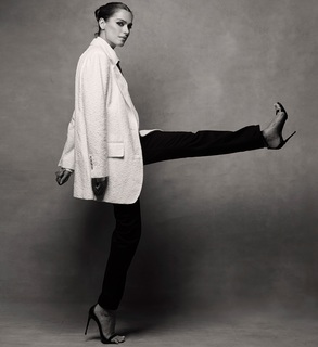 Mar Saura feet photo thumbnail