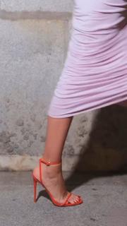 Mar Saura feet photo thumbnail