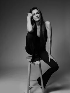 Mar Saura feet photo thumbnail