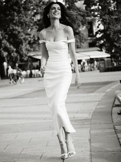 Mar Saura feet photo thumbnail