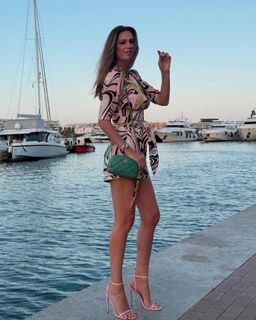 Mar Saura feet photo thumbnail