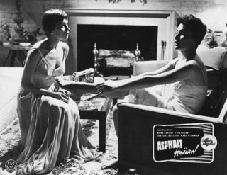 Mara Corday feet photo 3