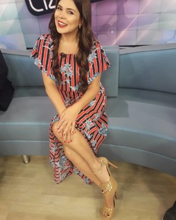 Mara Maravilha feet photo 3