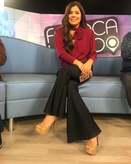 Mara Maravilha feet photo 2