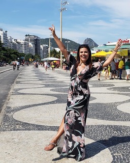Mara Maravilha feet photo 15