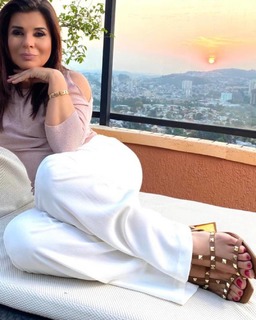 Mara Maravilha feet photo 18