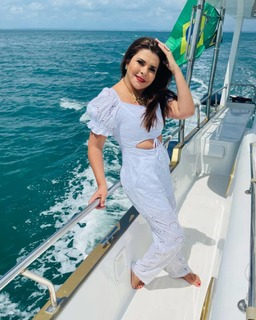 Mara Maravilha feet photo 3