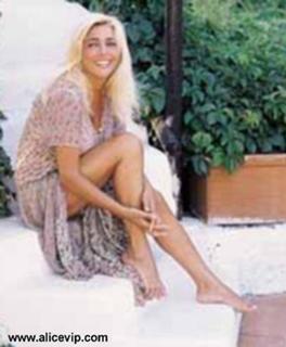 Mara Venier feet photo thumbnail