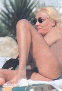 Mara Venier feet photo thumbnail