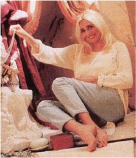 Mara Venier feet photo thumbnail