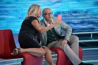 Mara Venier feet photo thumbnail