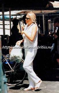 Mara Venier feet photo thumbnail