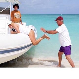 Mara Venier feet photo thumbnail