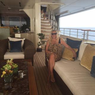 Mara Venier feet photo thumbnail