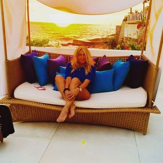 Mara Venier feet photo thumbnail