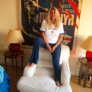 Mara Venier feet photo thumbnail