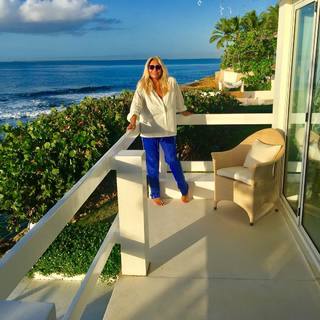 Mara Venier feet photo thumbnail