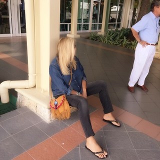 Mara Venier feet photo thumbnail