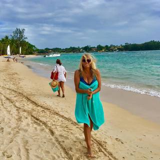 Mara Venier feet photo thumbnail