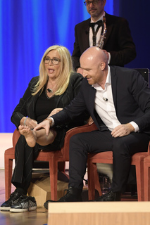 Mara Venier feet photo thumbnail