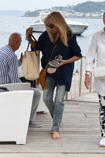 Mara Venier feet photo thumbnail