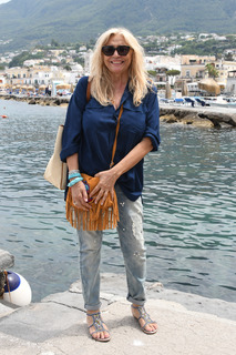 Mara Venier feet photo thumbnail