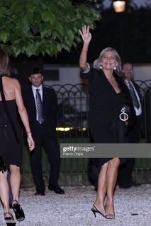 Mara Venier feet photo thumbnail