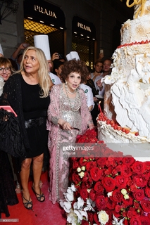 Mara Venier feet photo thumbnail