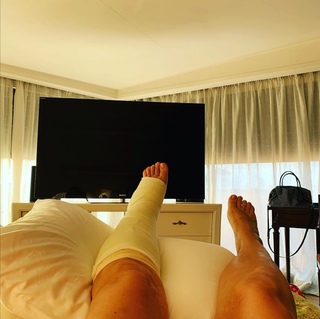 Mara Venier feet photo thumbnail