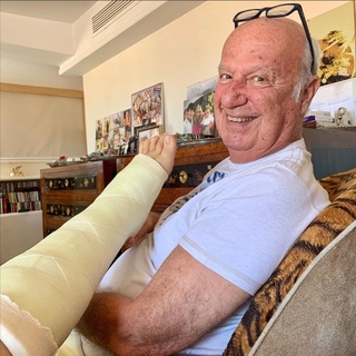 Mara Venier feet photo thumbnail