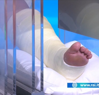 Mara Venier feet photo thumbnail