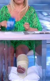 Mara Venier feet photo thumbnail