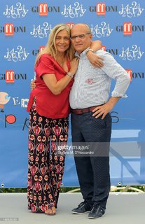 Mara Venier feet photo thumbnail