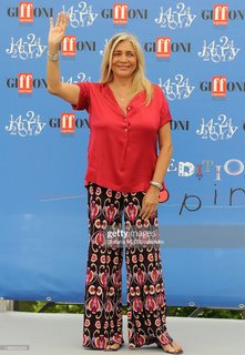 Mara Venier feet photo thumbnail