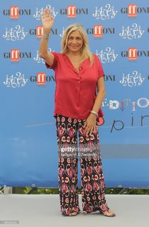 Mara Venier feet photo thumbnail