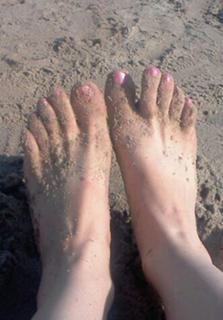 Mara Wilson feet photo 2