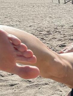 Marcela Kloosterboer feet photo thumbnail