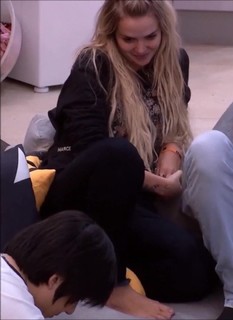 Marcela McGowan feet photo 3