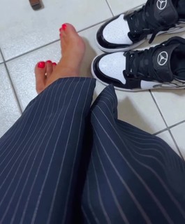 Marcela McGowan feet photo 2
